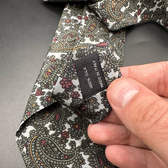 Tom Ford Silk Paisley Patterned Tie - Picture 3 of 4